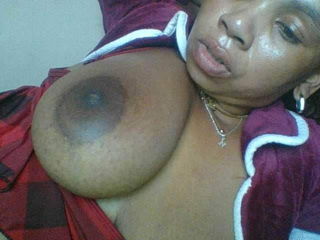 Amanah's BongaCams show and profile