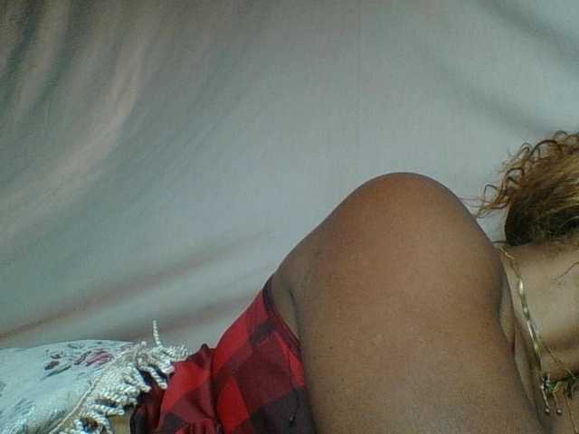 Amanah's BongaCams show and profile