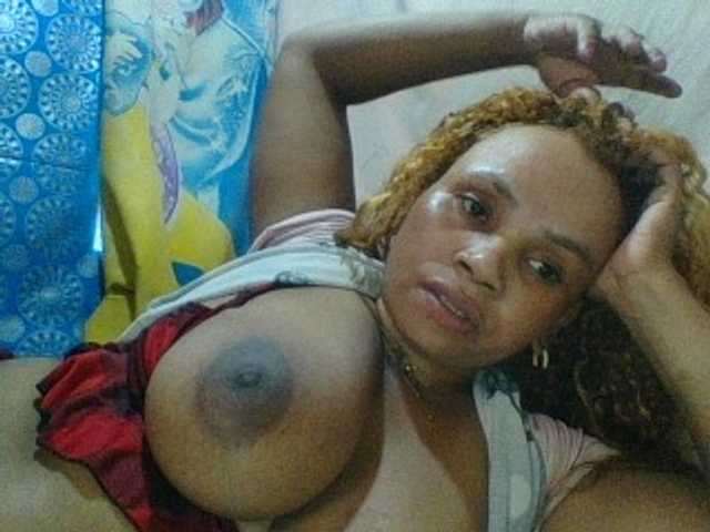 Amanah's BongaCams show and profile