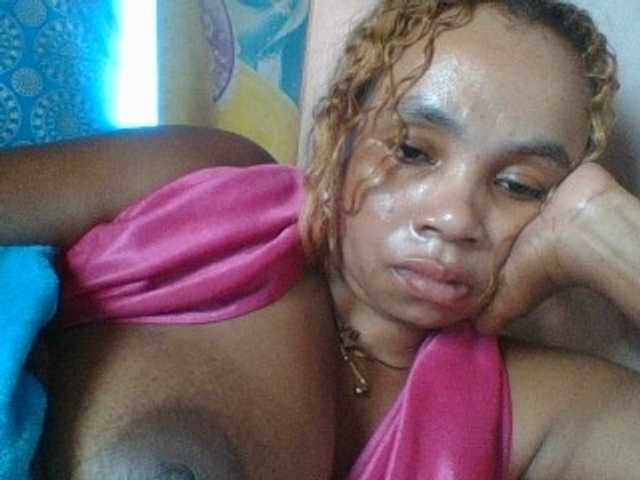 Amanah's BongaCams show and profile