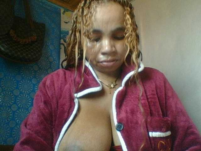 Amanah's BongaCams show and profile