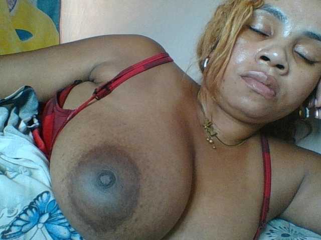 Amanah's BongaCams show and profile