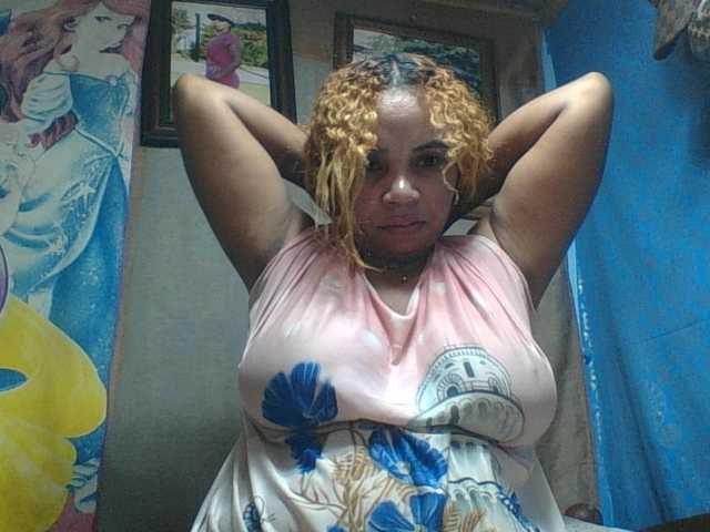 Amanah's BongaCams show and profile