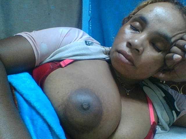 Amanah's BongaCams show and profile