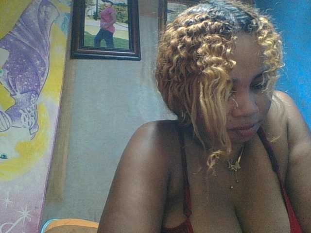 Amanah's BongaCams show and profile