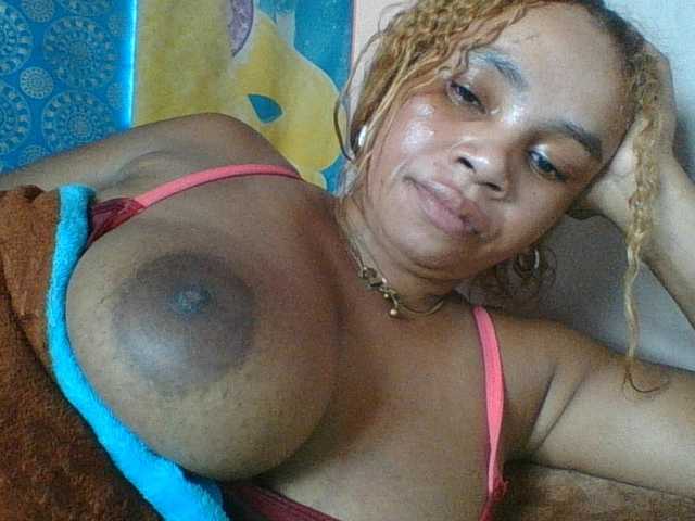 Amanah's BongaCams show and profile