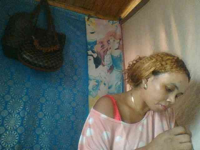 Amanah Live Webcam on BongaCams