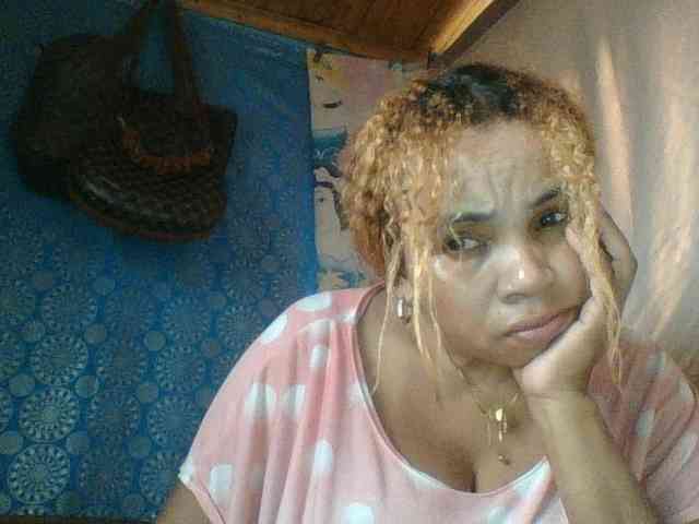 Amanah Live Webcam on BongaCams