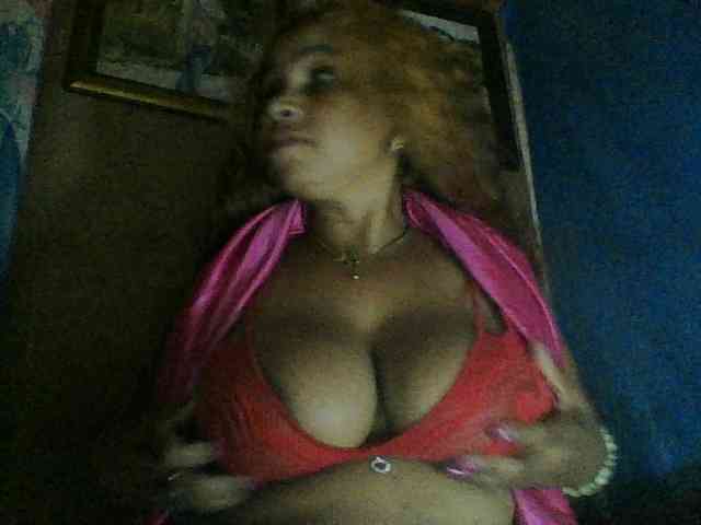 Amanah Live Webcam on BongaCams