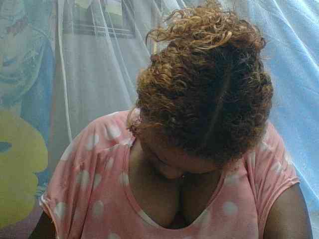 Amanah Live Webcam on BongaCams