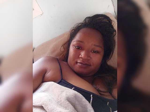 Ilounah – webcam model profile photo