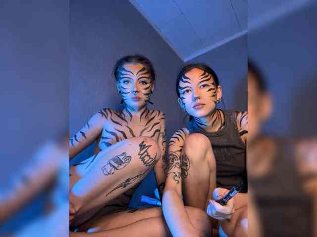 AnmiXHot Live Webcam on BongaCams