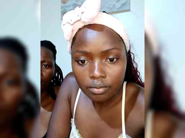 Sweetgirlsduo webcam