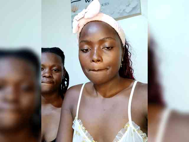 Sweetgirlsduo webcam