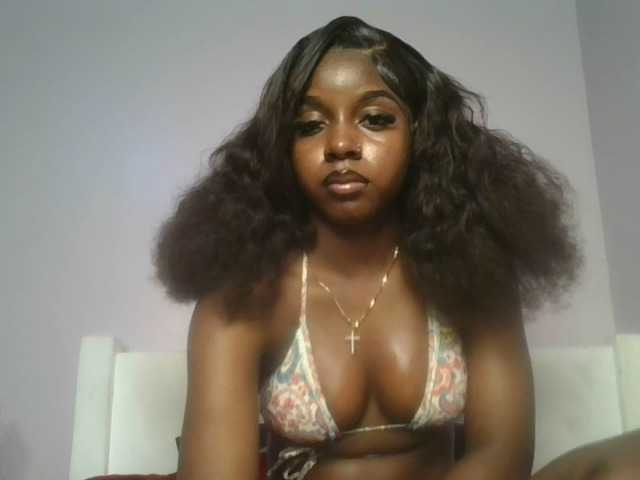 le modèle Sexykitten1 est en webcam porno dans un show sur le site bongacams, il possède les tags suivants: Ebony,Brunette,Trimmed