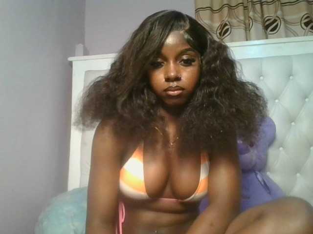 le modèle Sexykitten1 est en webcam porno dans un show sur le site bongacams, il possède les tags suivants: Ebony,Brunette,Trimmed