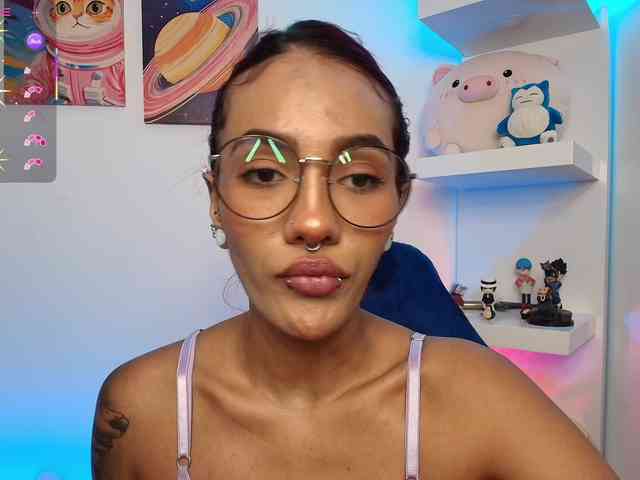 ToriValentine webcam