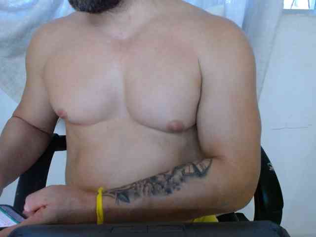 Apolloxxl Live Webcam on BongaCams