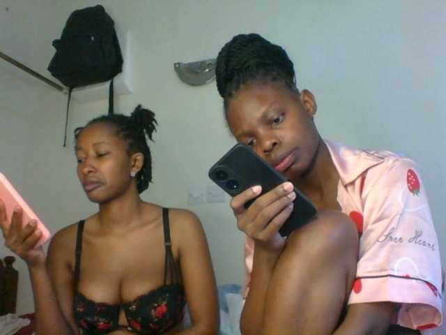 le modèle MysticCharm est en webcam porno dans un show sur le site bongacams, il possède les tags suivants: Ebony,Brunette,Trimmed