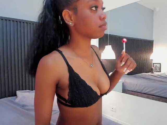  Aisha-Loren chat room