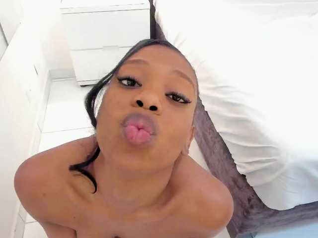 Aisha-Loren live cam