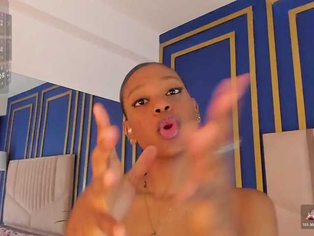  Aisha-Loren chat room