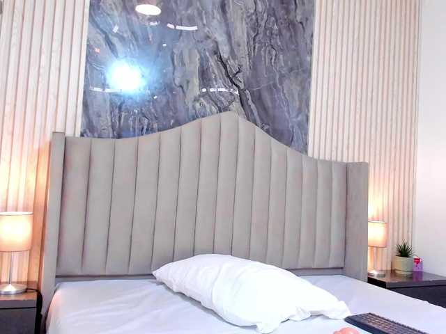 Aisha-Loren's BongaCams show and profile