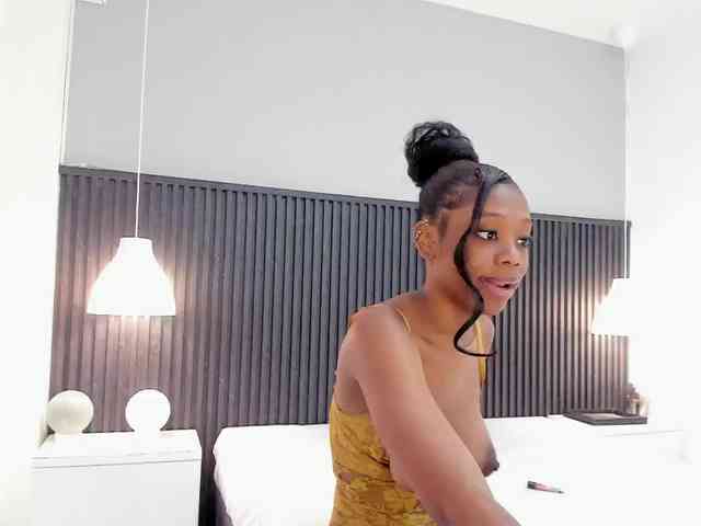 Aisha-Loren webcam