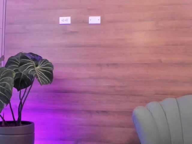 GummyLuv's BongaCams show and profile