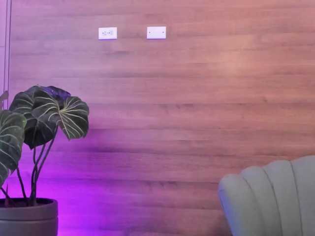 GummyLuv's BongaCams show and profile