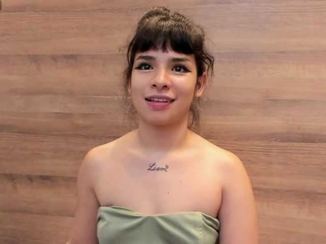 GummyLuv's BongaCams show and profile