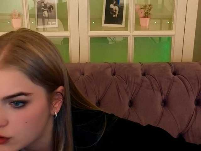 AlinaLemon's BongaCams show and profile