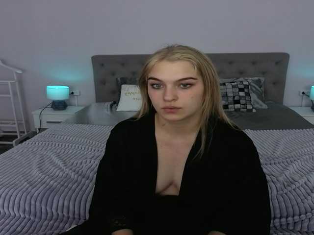 AlinaLemon's BongaCams show and profile