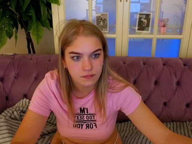 AlinaLemon's BongaCams show and profile