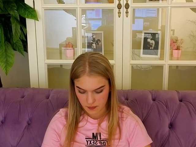 AlinaLemon's BongaCams show and profile