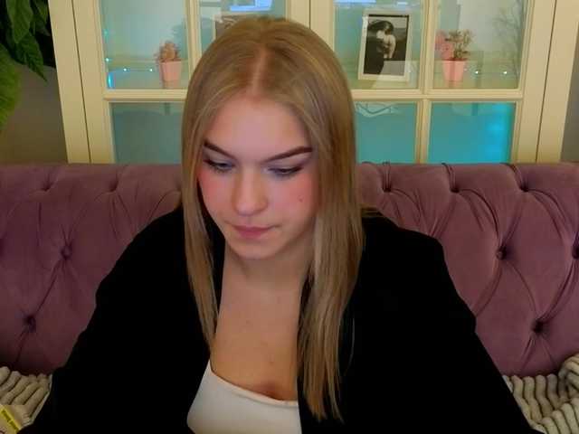 AlinaLemon's BongaCams show and profile