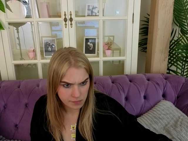 AlinaLemon's BongaCams show and profile