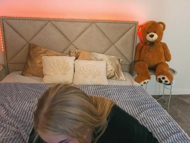 AlinaLemon's BongaCams show and profile