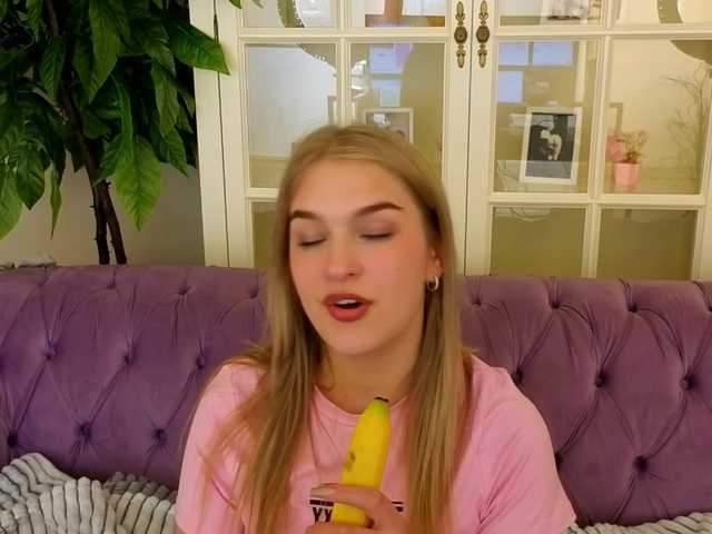 AlinaLemon's BongaCams show and profile