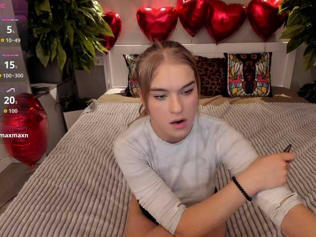 AlinaLemon's BongaCams show and profile