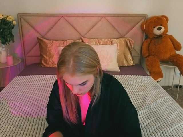 AlinaLemon's BongaCams show and profile