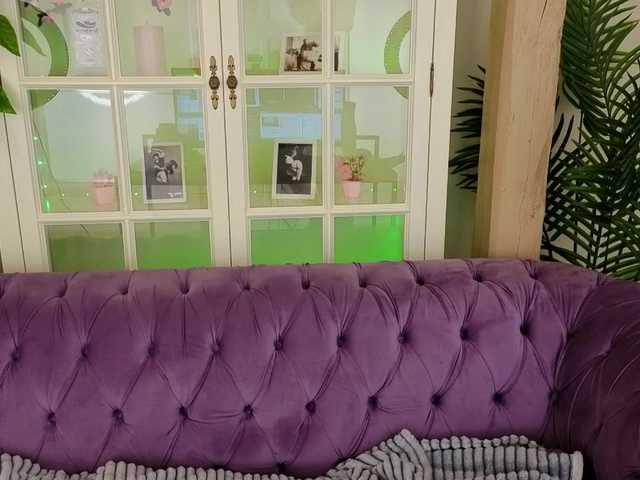 AlinaLemon's BongaCams show and profile