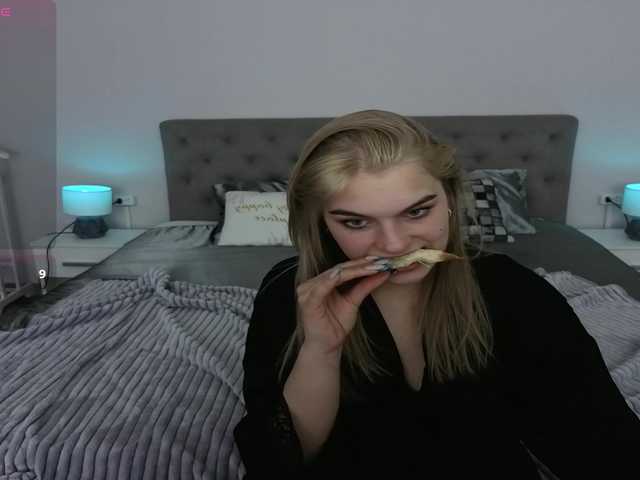 AlinaLemon's BongaCams show and profile