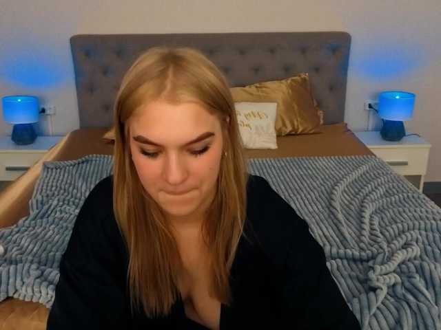 AlinaLemon's BongaCams show and profile