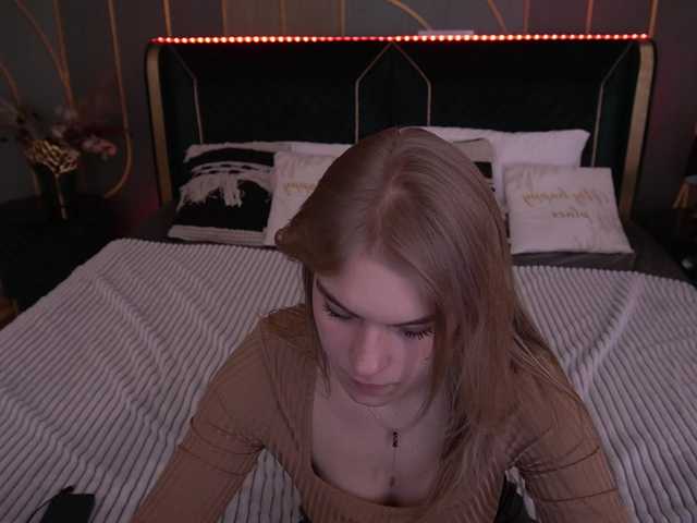 AlinaLemon's BongaCams show and profile