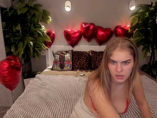 AlinaLemon's BongaCams show and profile