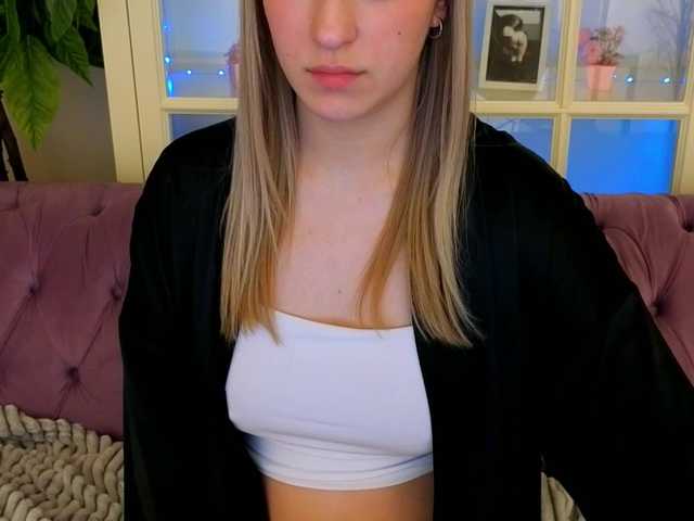 AlinaLemon's BongaCams show and profile