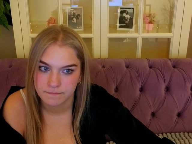 AlinaLemon live cam profile