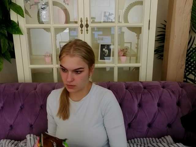 AlinaLemon's BongaCams show and profile