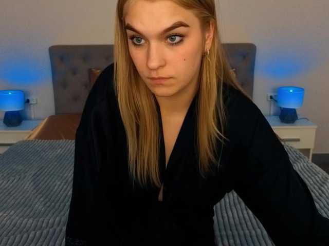 AlinaLemon's BongaCams show and profile